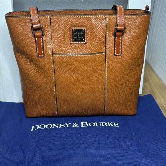 Dooney & Bourke Handbags - ⚪️Dooney and Bourke Pebble Grain  Lexington, Color: sand with dust bag